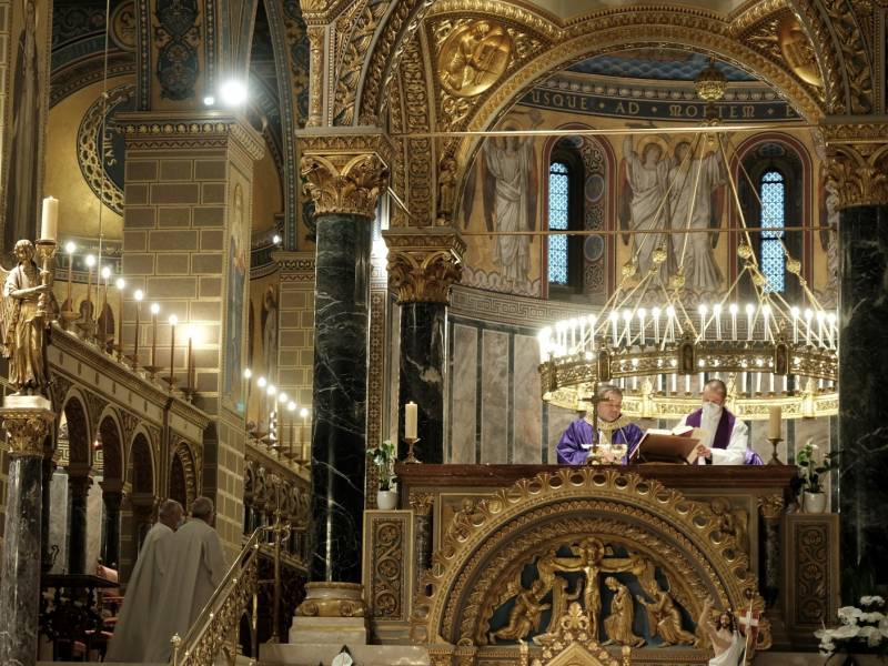 Elhunyt püspökök miséje (15).JPG